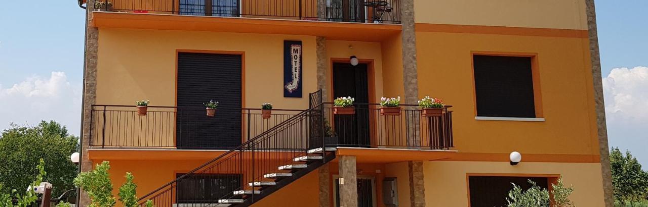 טסרה B&B "Gabriel&Melissa" Airport View - Nuova - Ristrutturato Gennaio 2022 מראה חיצוני תמונה