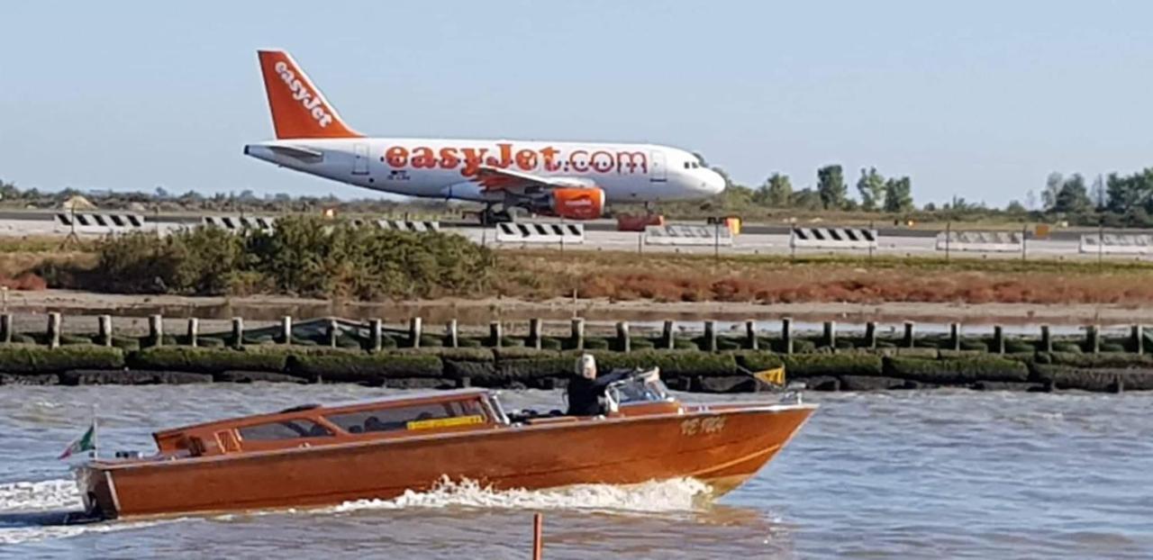 טסרה B&B "Gabriel&Melissa" Airport View - Nuova - Ristrutturato Gennaio 2022 מראה חיצוני תמונה