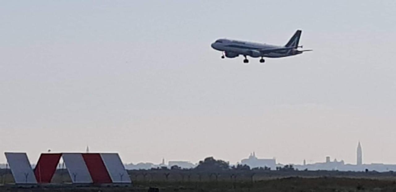 טסרה B&B "Gabriel&Melissa" Airport View - Nuova - Ristrutturato Gennaio 2022 מראה חיצוני תמונה